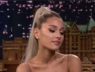 Βίντεο: Η Ariana Grande μιλά για το μακελειό στο Μάντσεστερ της Βρετανίας και «σπάει»